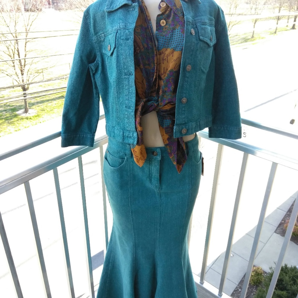 Dress Me in Jeans 2 pc skirt jean set NWT